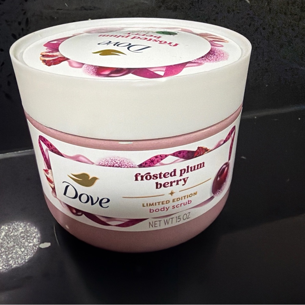 NEW Dove Frosted Plum Berry Body Scrub Holiday Treats Limited Edition 15oz